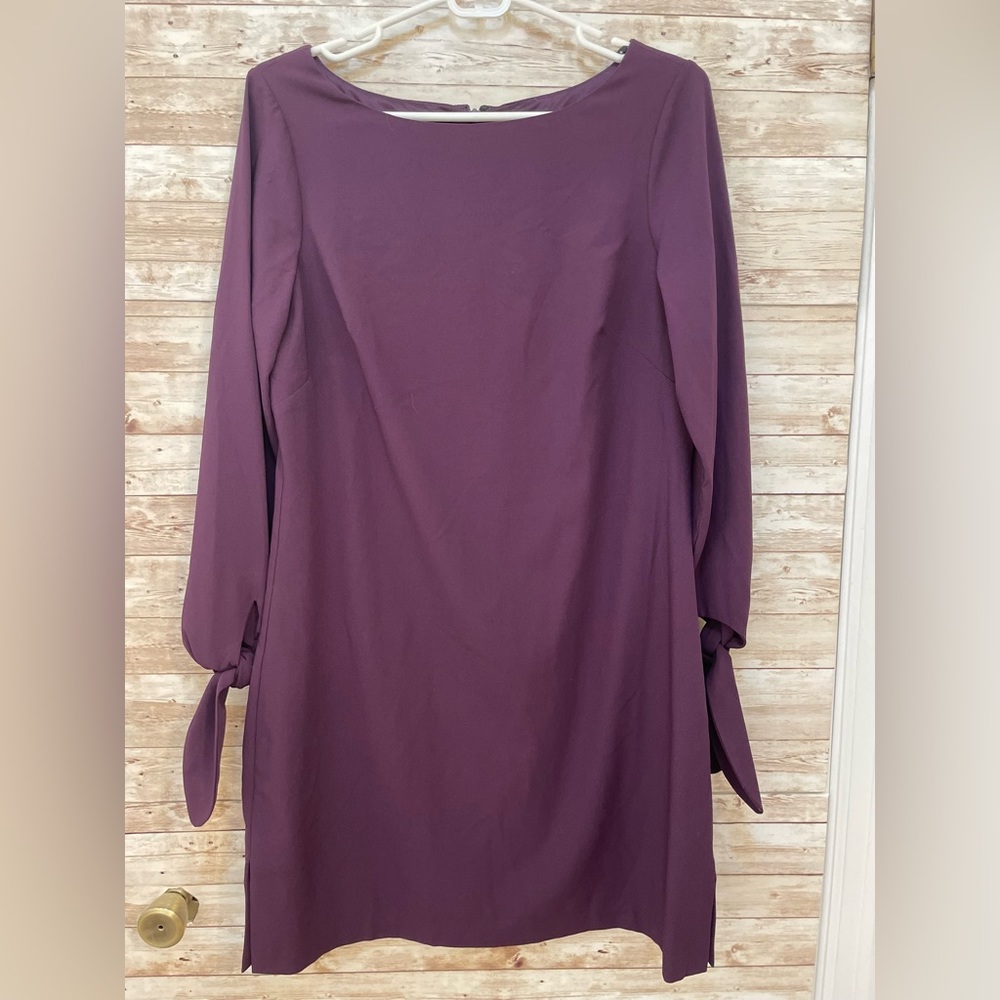 Women’s Vince Camuto size 8 plum shift dress